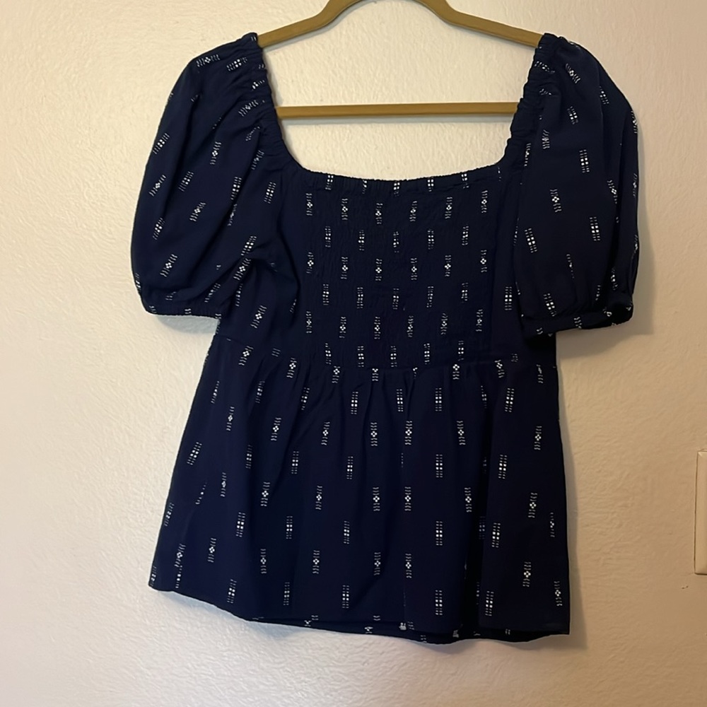Sweetheart neckline beautiful navy and white print top - Picture 3 of 7